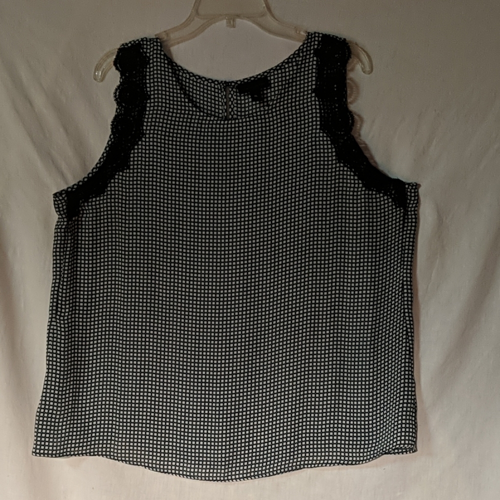 Worthington tank black/green w/ lace trim XL